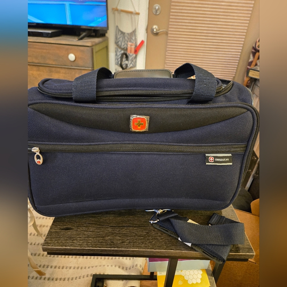 New Swissgear navy small travel or gym bag